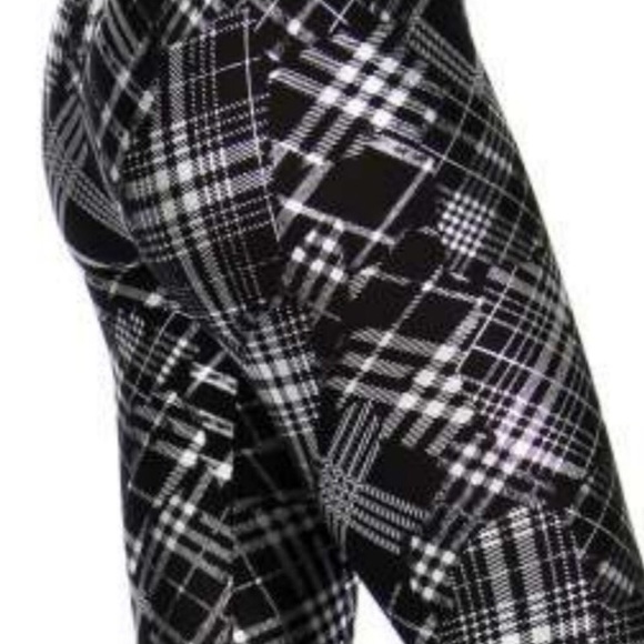🆕 black leggings w metallic plaid pattern - Picture 2 of 2